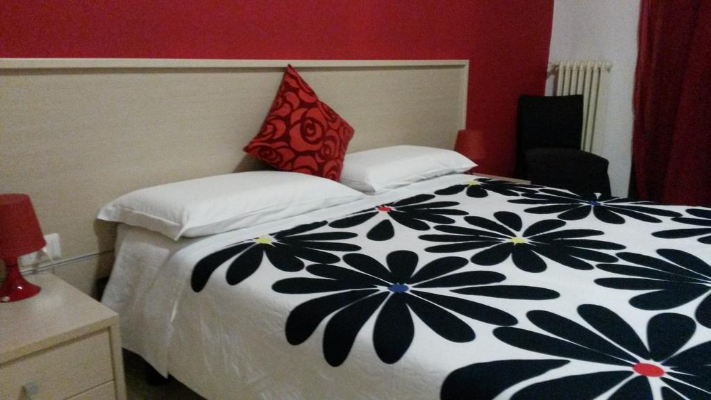 Domus Roma Otel Oda fotoğraf
